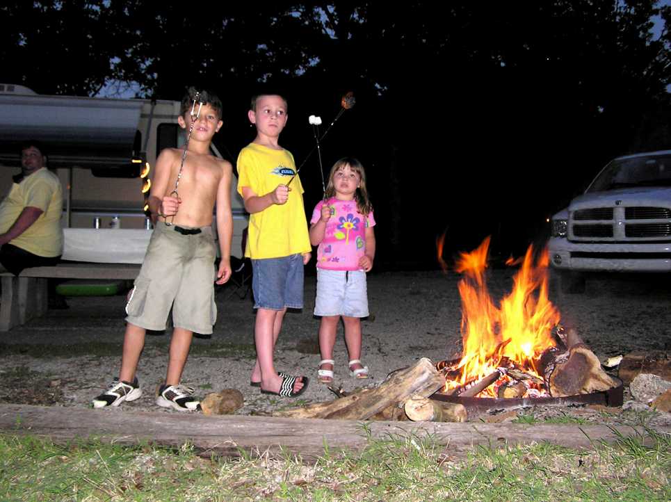 Campfire at Papa Don's (Rayon) at Birch Lake